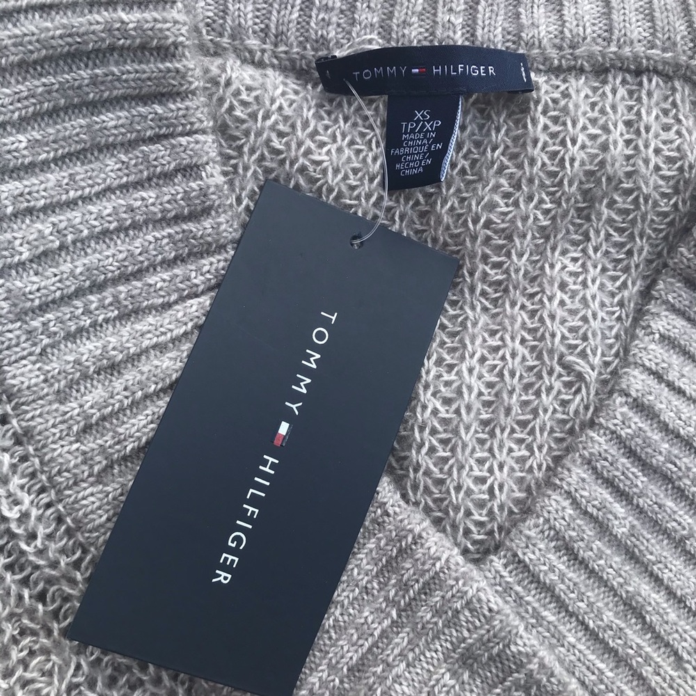 Tommy Hilfiger grey V neck - Picture 2 of 6